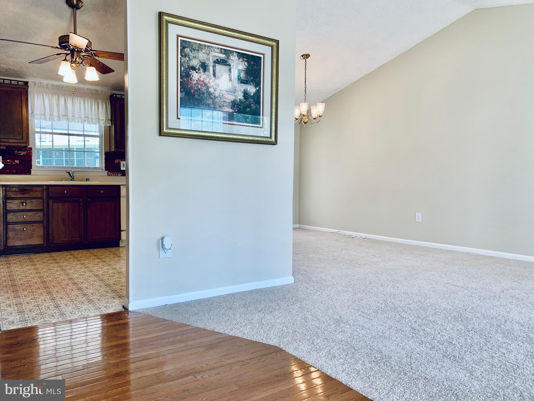 37 Yew Road Baltimore, MD 21221 - Photo 11 of 55 Living Room