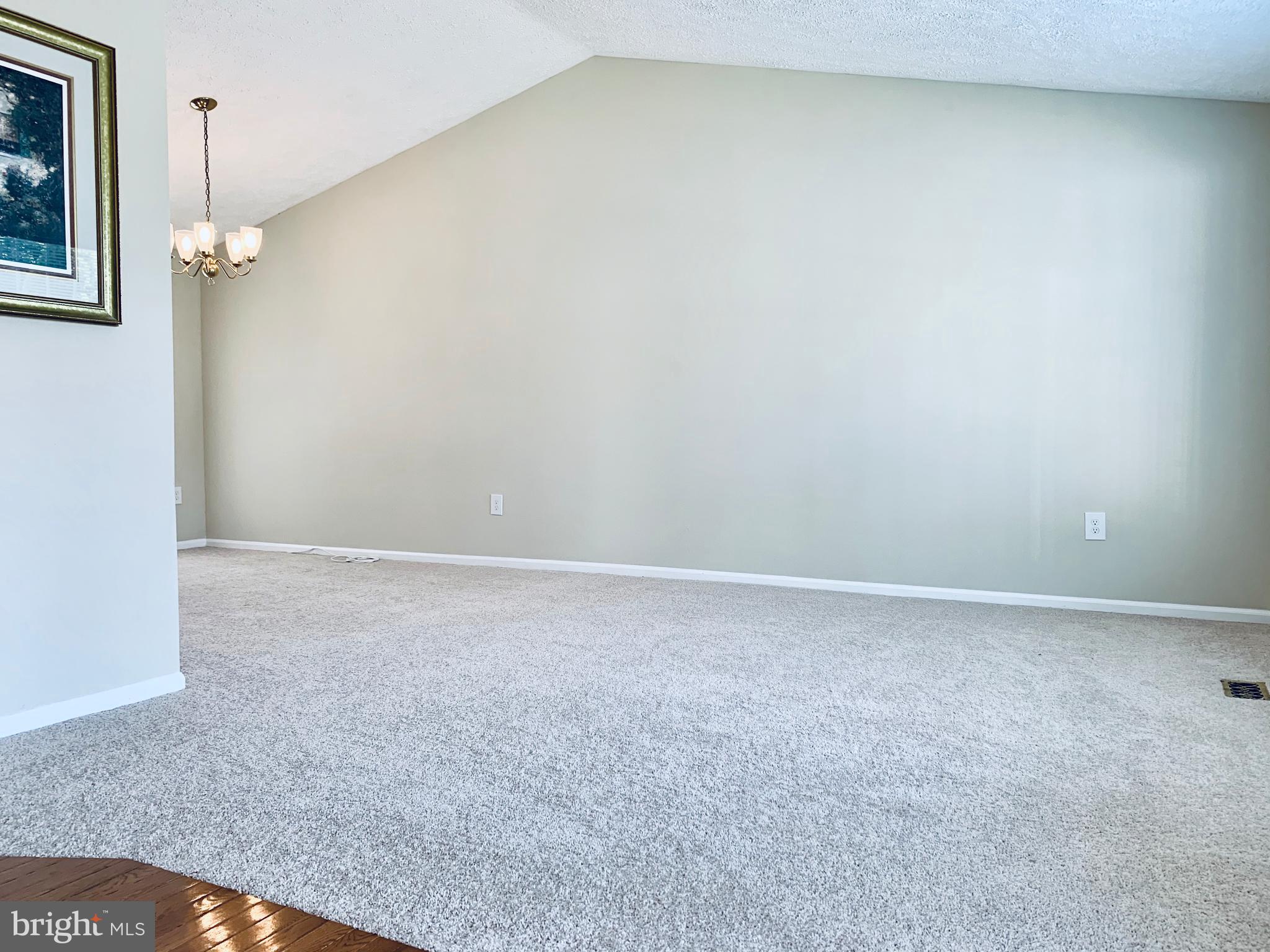 37 Yew Road Baltimore, MD 21221 - Photo 12 of 55 Living Room