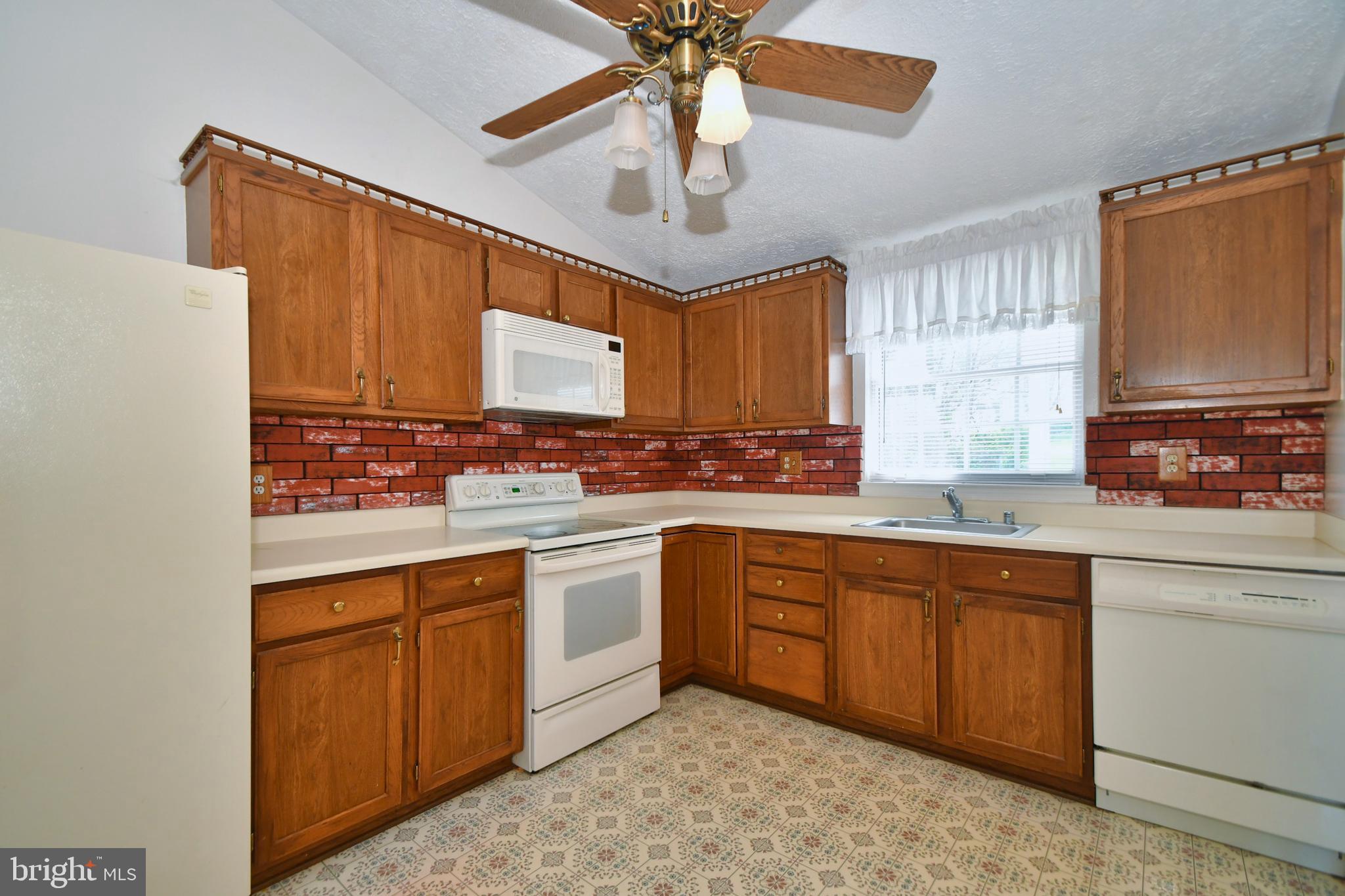 37 Yew Road Baltimore, MD 21221 - Photo 17 of 55 Kitchen