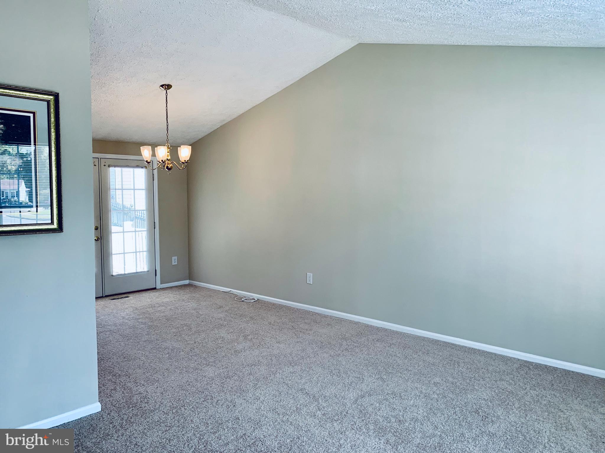 37 Yew Road Baltimore, MD 21221 - Photo 7 of 55 Living Room