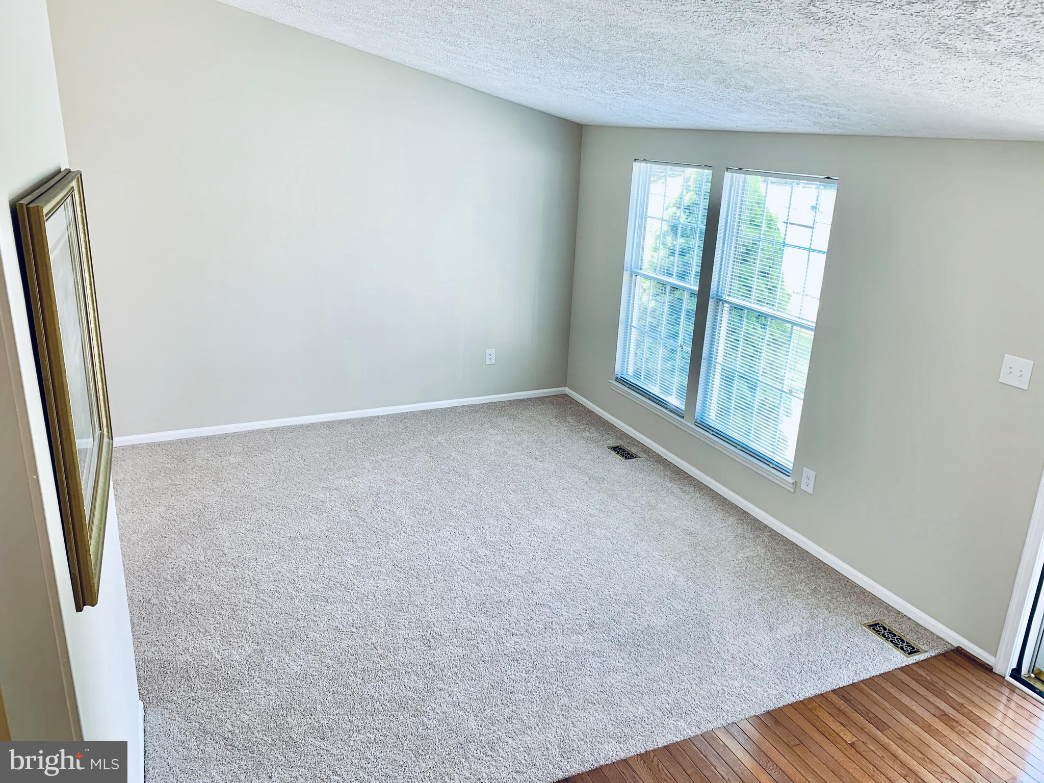 37 Yew Road Baltimore, MD 21221 - Photo 8 of 55 Living Room