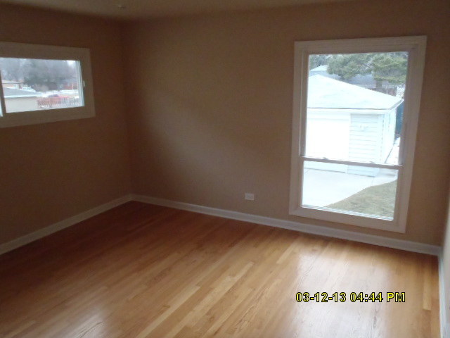 1674 Maple Street Des Plaines, IL 60018 - Photo 5 of 11 an empty room with a window