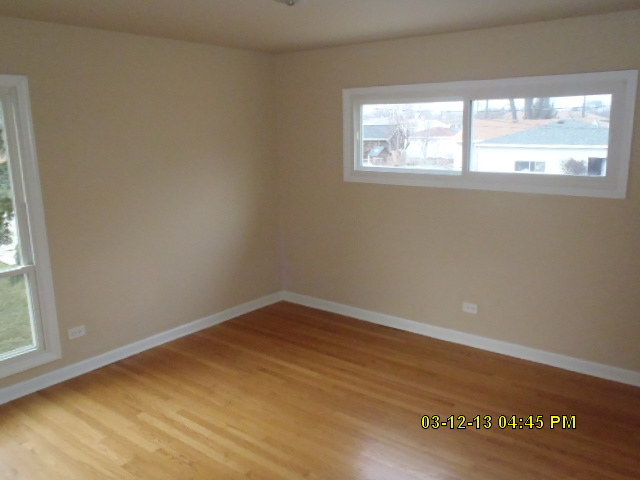 1674 Maple Street Des Plaines, IL 60018 - Photo 6 of 11 an empty room with a window