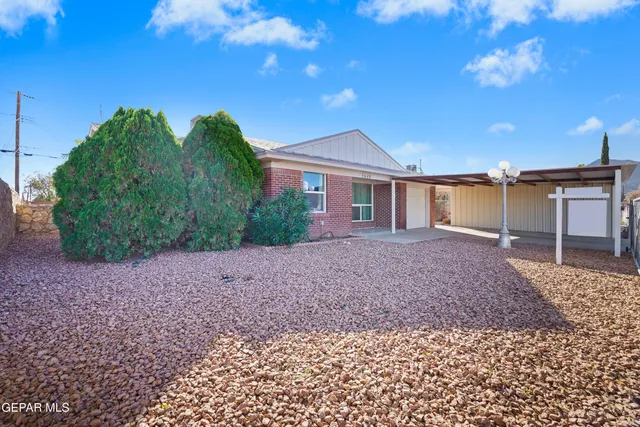a view of a house with a backyard