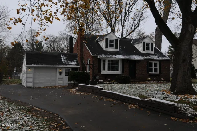 $364,000 | 2 Arden Road, Glenville, NY 12302