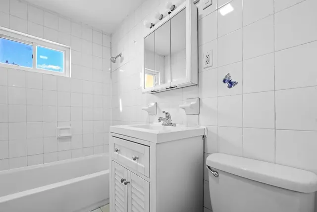 $1,950 | 6118 Palisade Avenue, Unit 2, West New York, NJ 07093