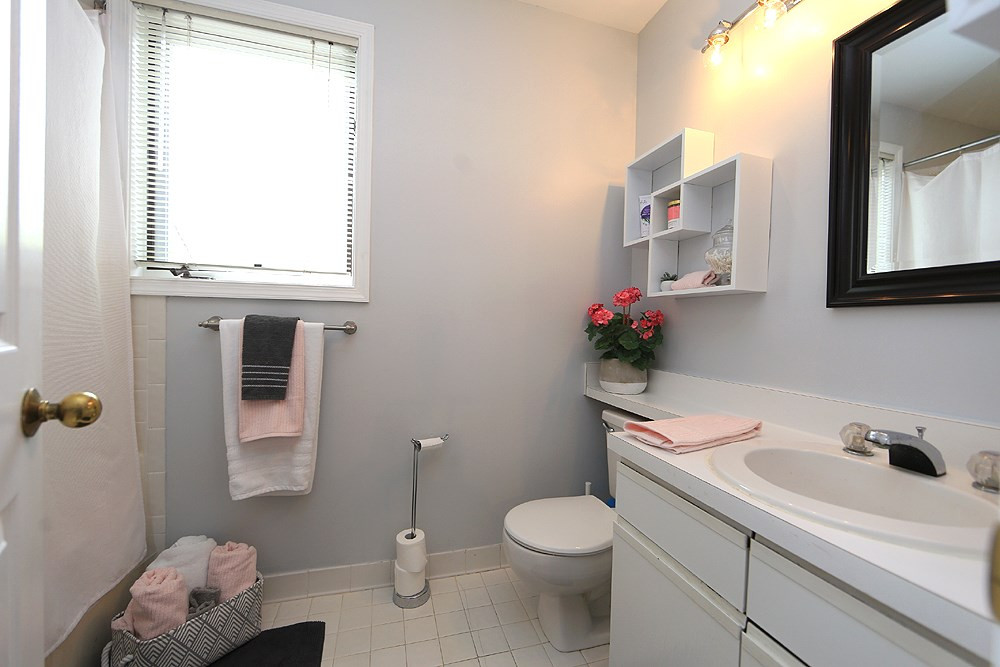3821 Carnegie Lane Raleigh, NC 27612 - Photo 17 of 18 Second floor bath