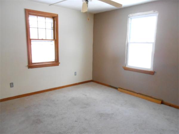 79 Fox Hill Road Springfield, MA 01118 - Photo 6 of 9 an empty room with a window