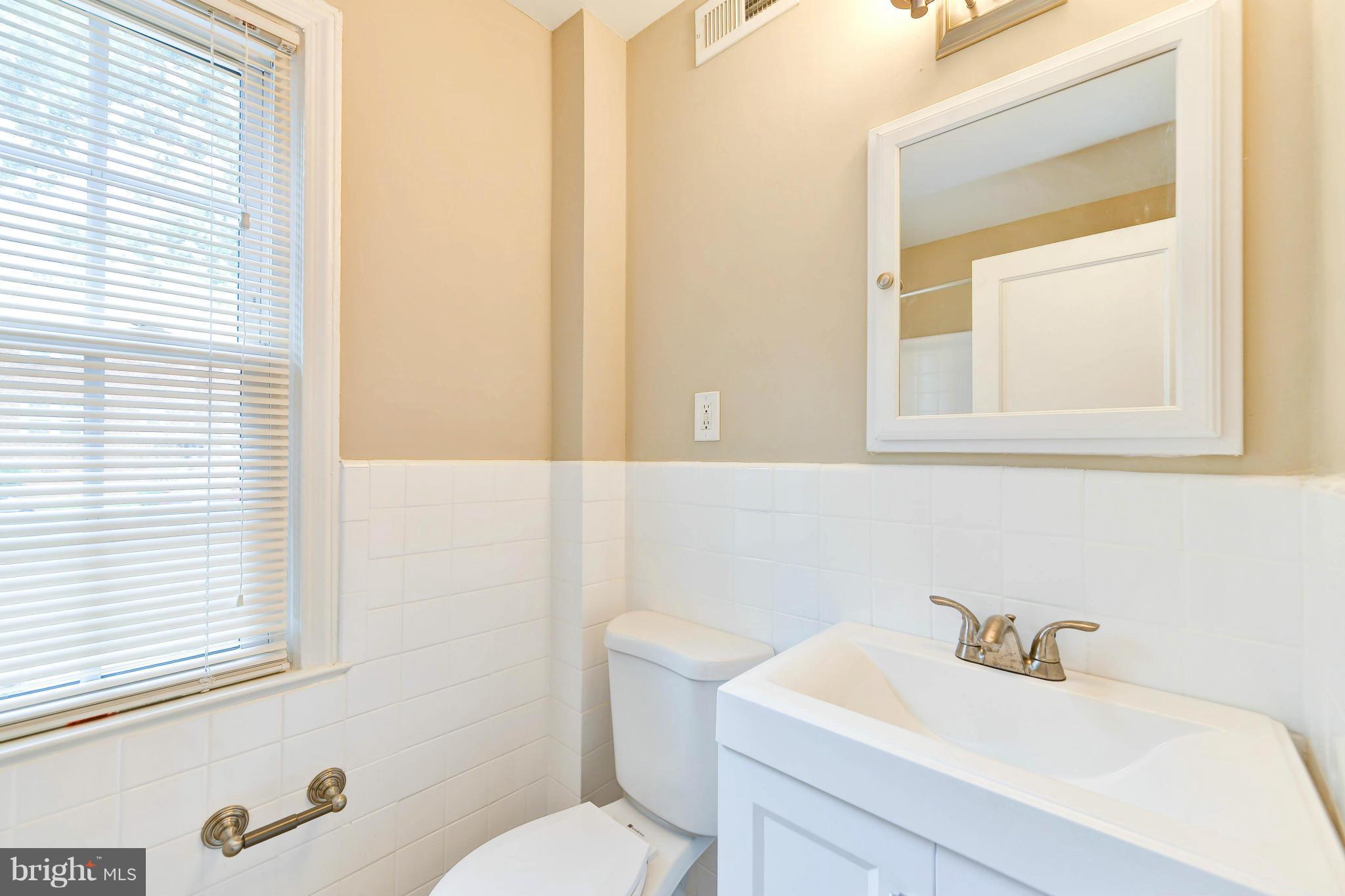 2912 13th Road South, Unit 102 Arlington, VA 22204 - Photo 12 of 21 Bath
