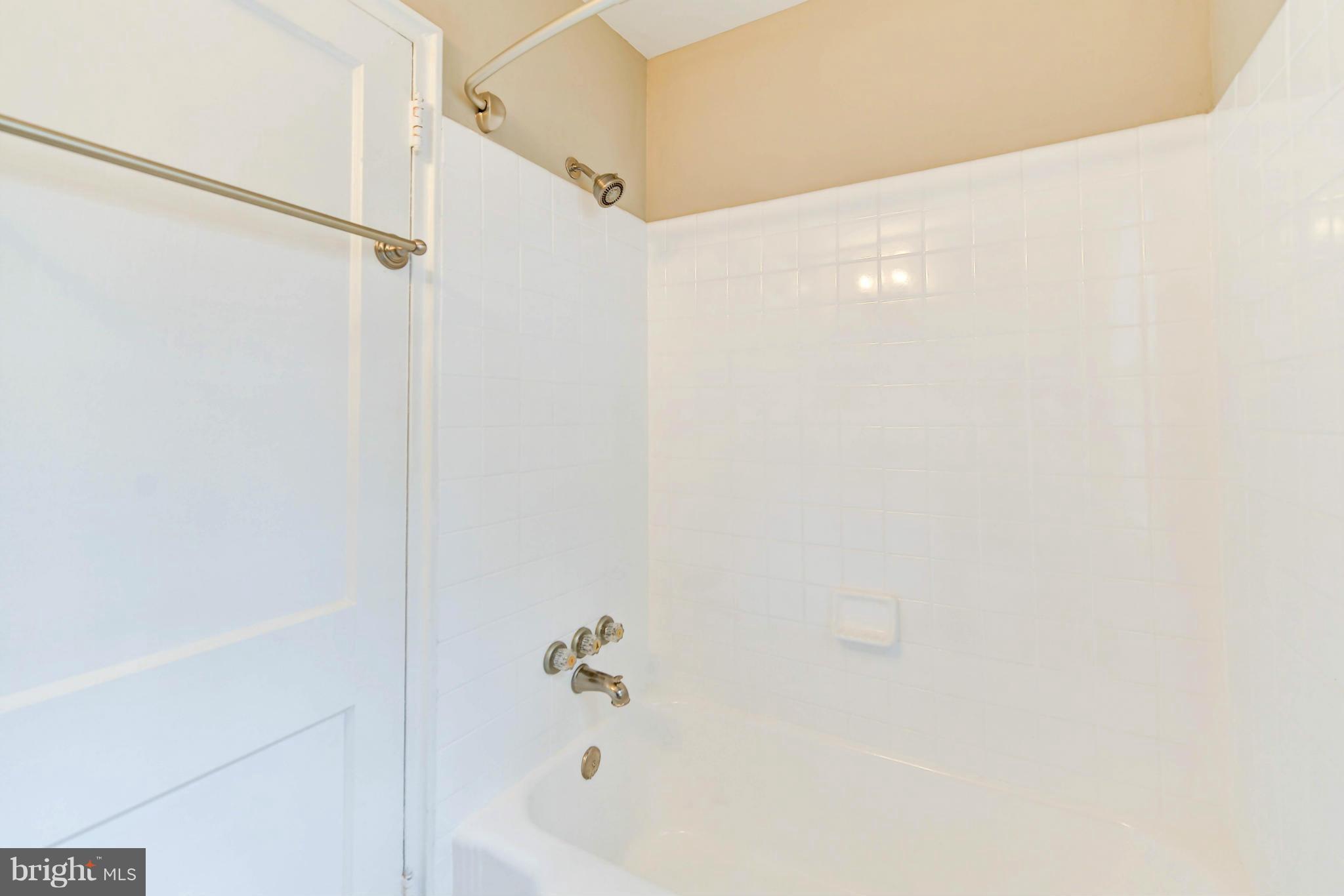 2912 13th Road South, Unit 102 Arlington, VA 22204 - Photo 13 of 21 Bath
