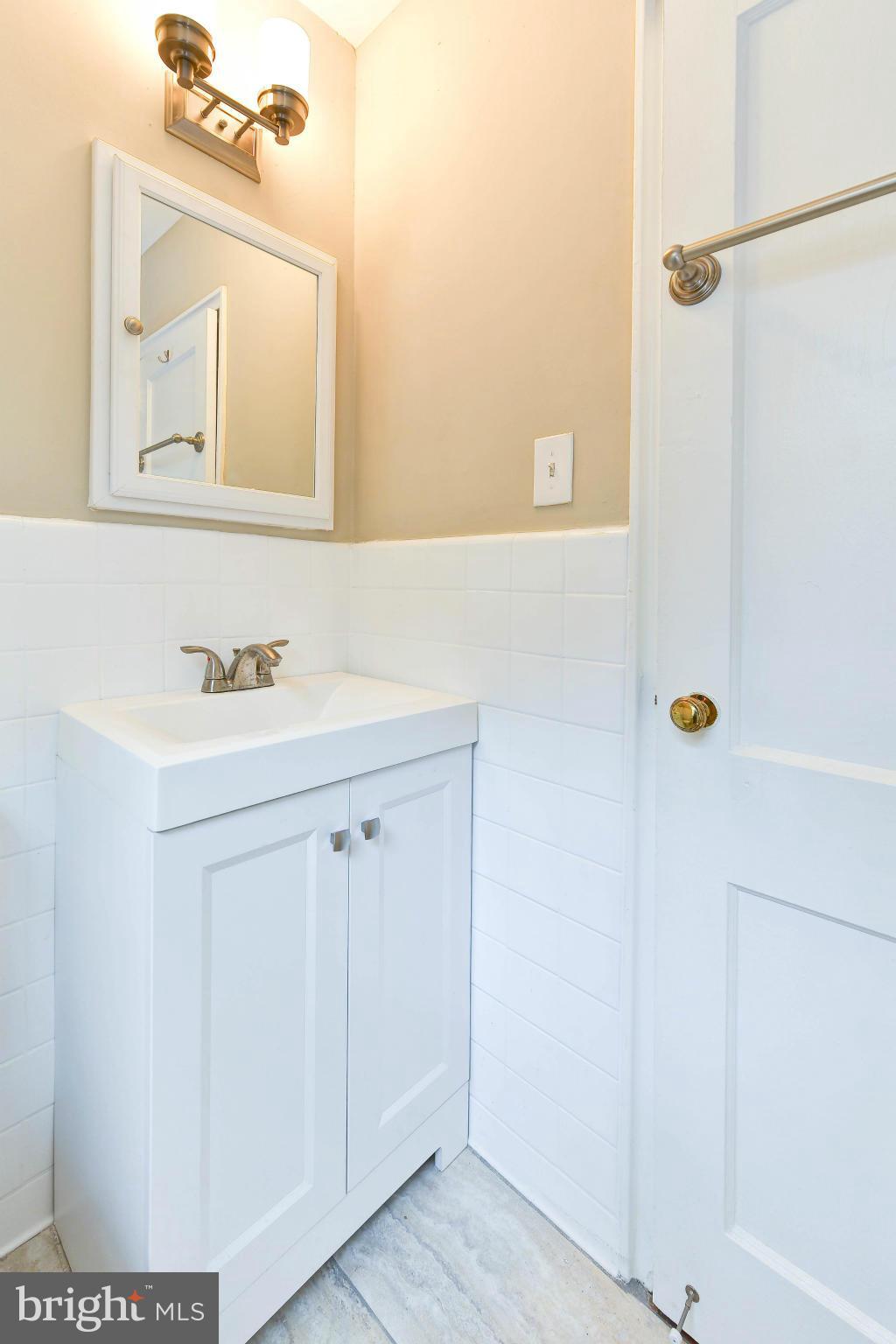 2912 13th Road South, Unit 102 Arlington, VA 22204 - Photo 14 of 21 Bath