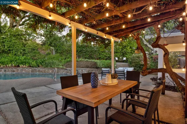 a view of a large yard with lots of green space