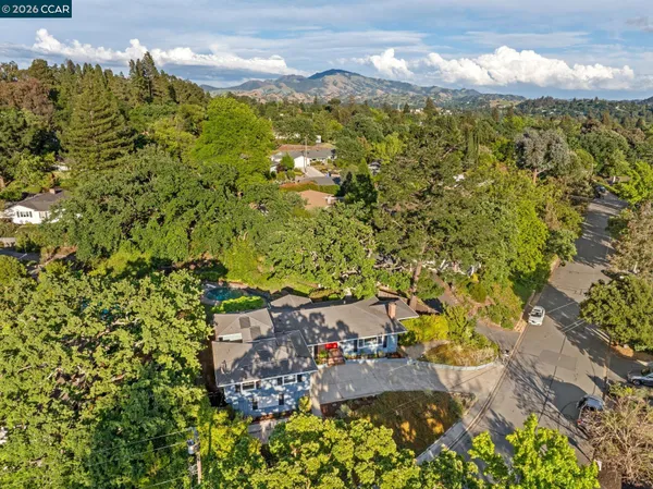 $2,195,000 | 1026 Windsor Drive, Lafayette, CA 94549