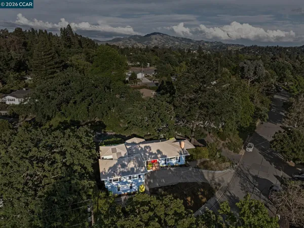 $2,195,000 | 1026 Windsor Drive, Lafayette, CA 94549