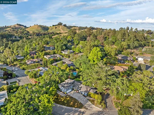 $2,195,000 | 1026 Windsor Drive, Lafayette, CA 94549
