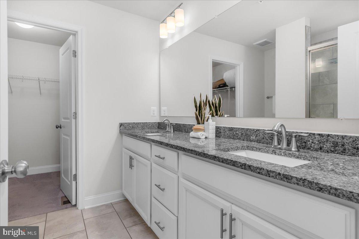 521 East 7th Street Frederick, MD 21701 - Photo 17 of 44 Primary Ensuite Bathroom with Walk in Closet