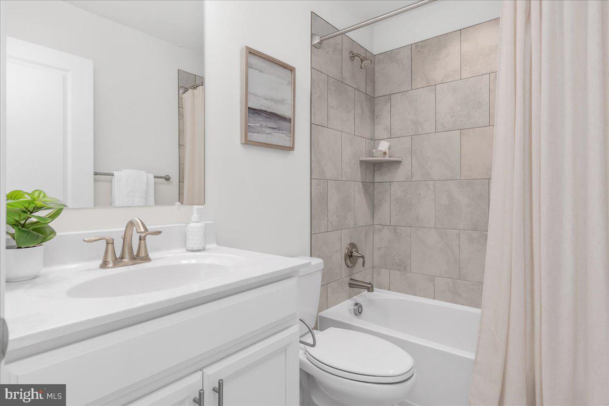521 East 7th Street Frederick, MD 21701 - Photo 26 of 44 4th Level Full Bathroom