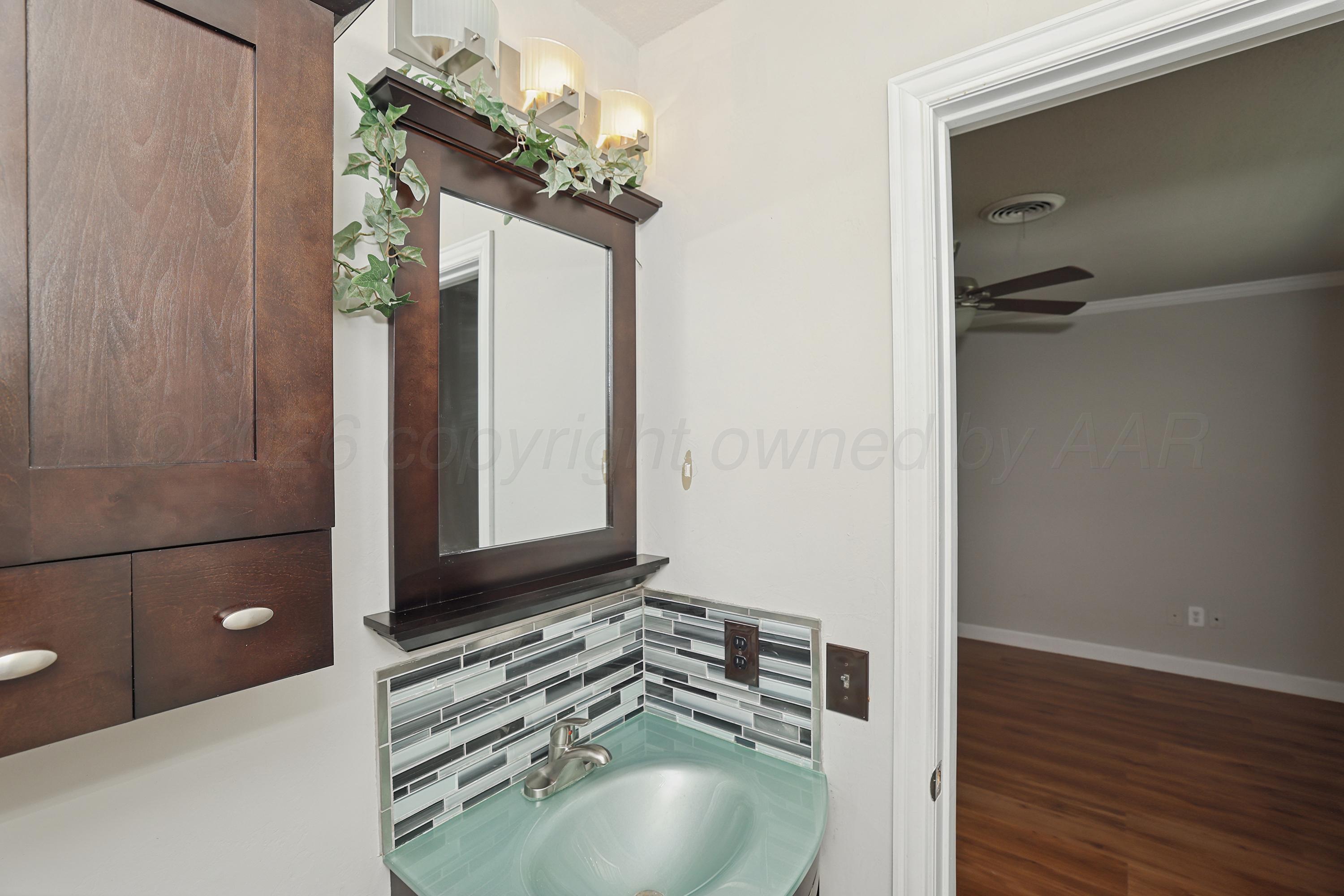 5144 Royce Drive Amarillo, TX 79110 - Photo 13 of 22 13-Primary Bath Vanity