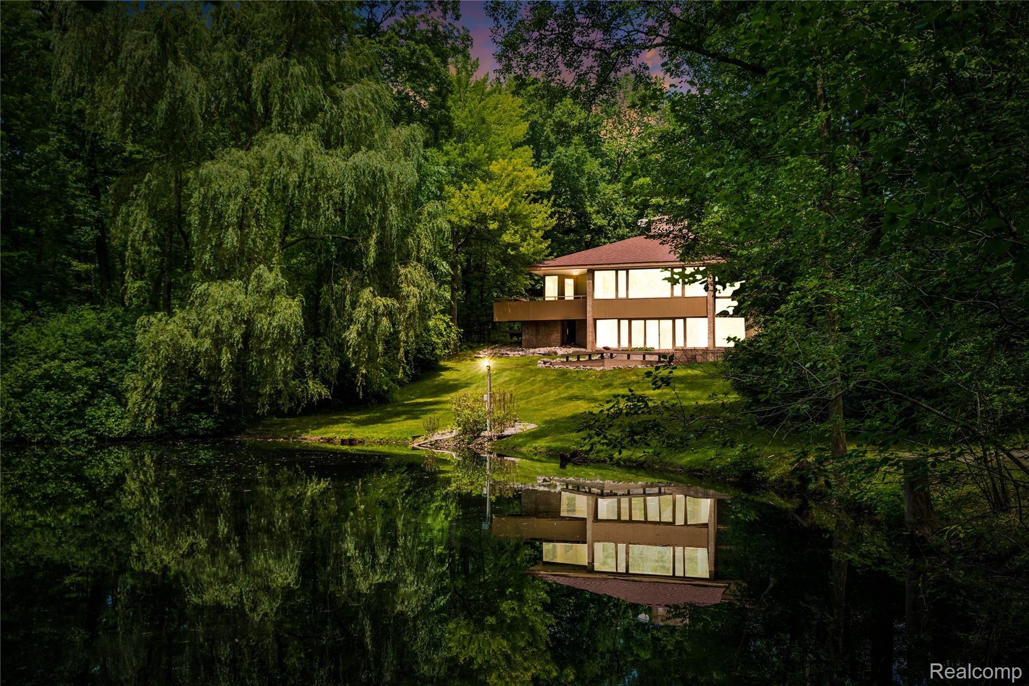 790 South Van Road Holly, MI 48442 - Photo 1 of 52 Twilight.JPG
