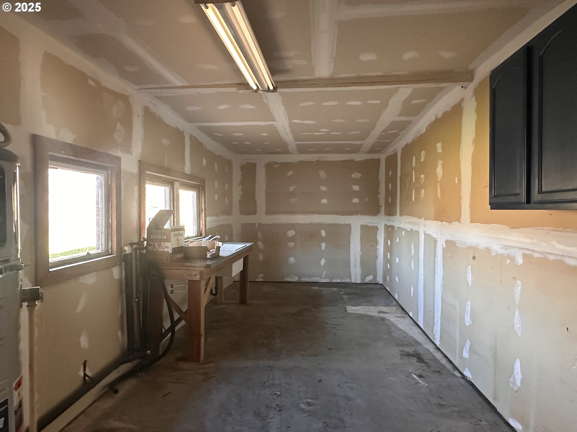 1335 7th Street Florence, OR 97439 - Photo 29 of 39 a view of a hallway with an empty room