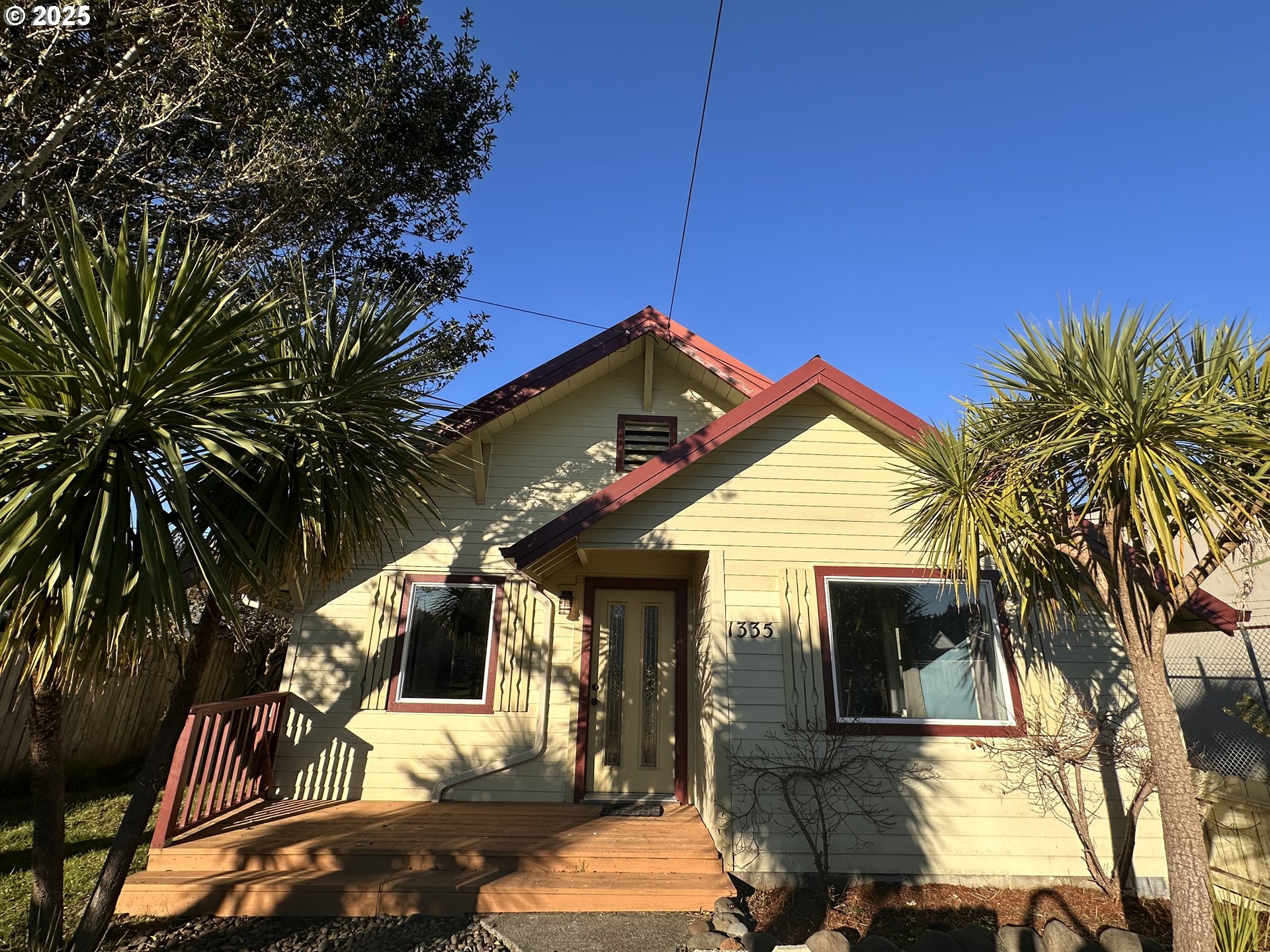 1335 7th Street Florence, OR 97439 - Photo 3 of 39 a view of a house with a patio