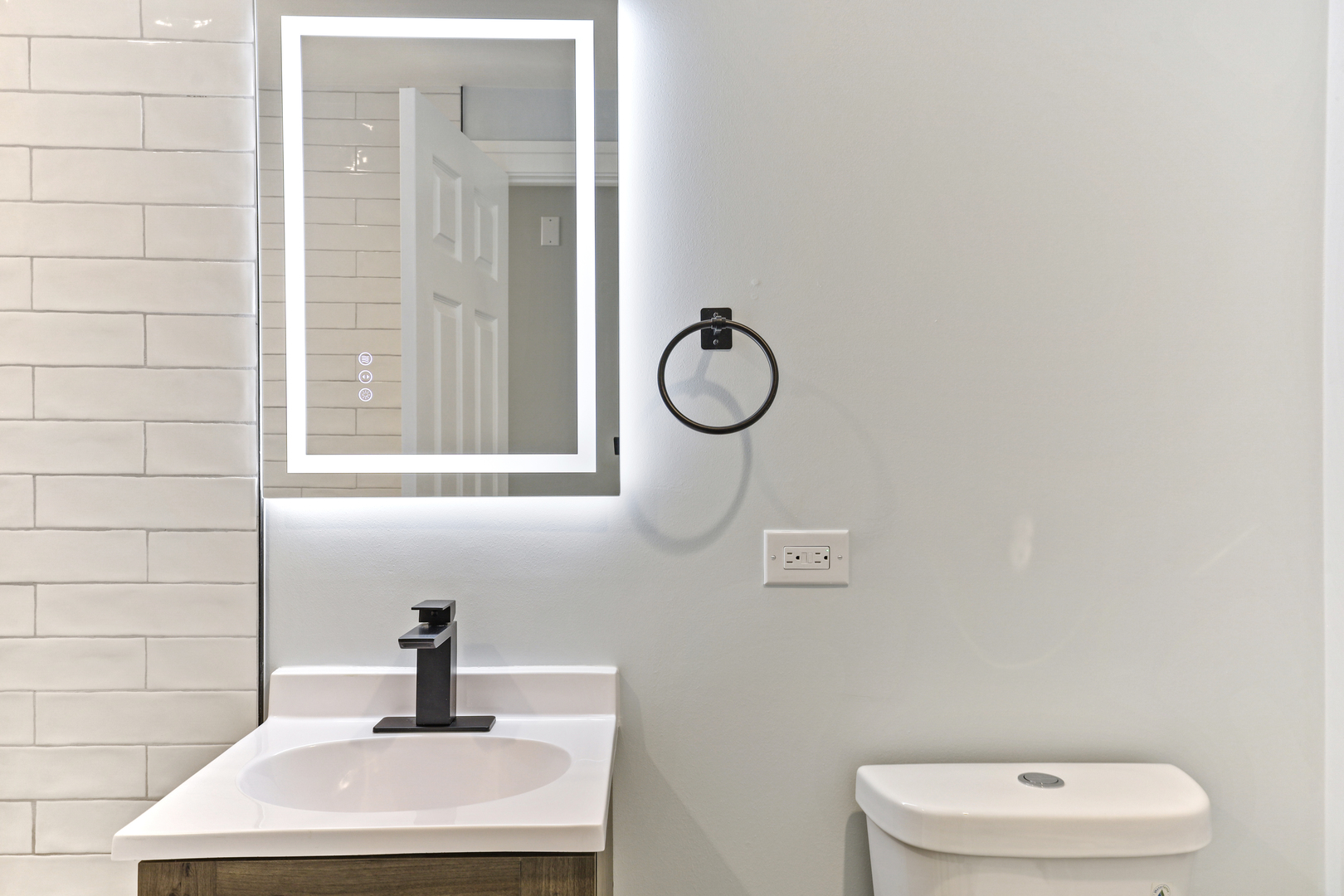 8409 Newland Avenue Burbank, IL 60459 - Photo 14 of 32 a bathroom with a toilet a sink and mirror