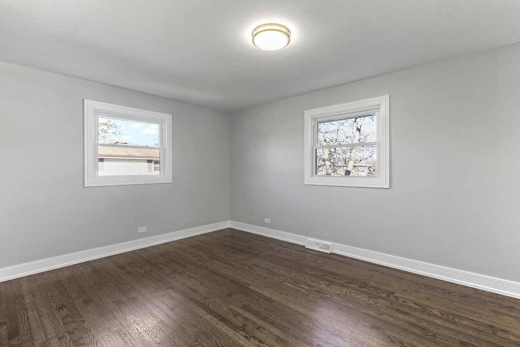 8409 Newland Avenue Burbank, IL 60459 - Photo 15 of 32 a view of an empty room with wooden floor and a window
