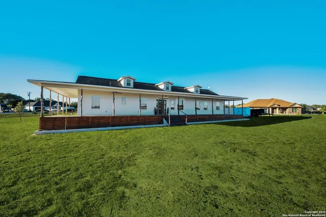 a view of a house with a yard