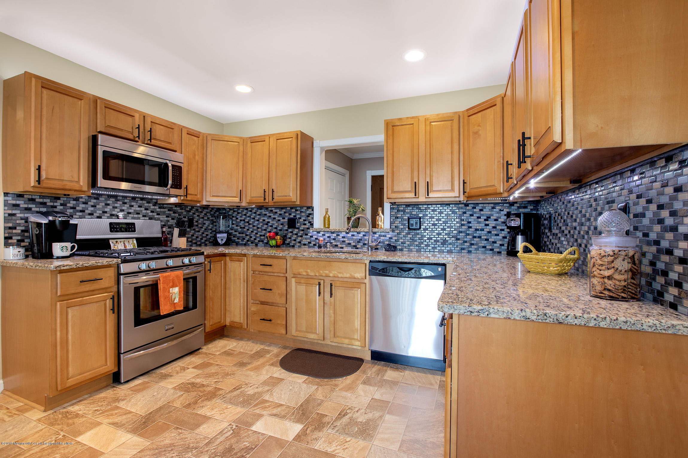 449 Lloyd Road Aberdeen, NJ 07747 - Photo 7 of 27 15