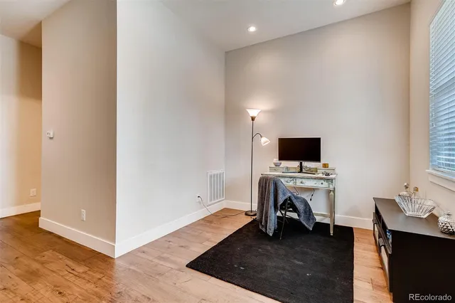 a view of a livingroom with lounge chair