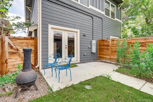 a view of a house with backyard and sitting area