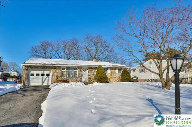 $290,000 | 1360 Stonewood Drive, Bethlehem, PA 18017