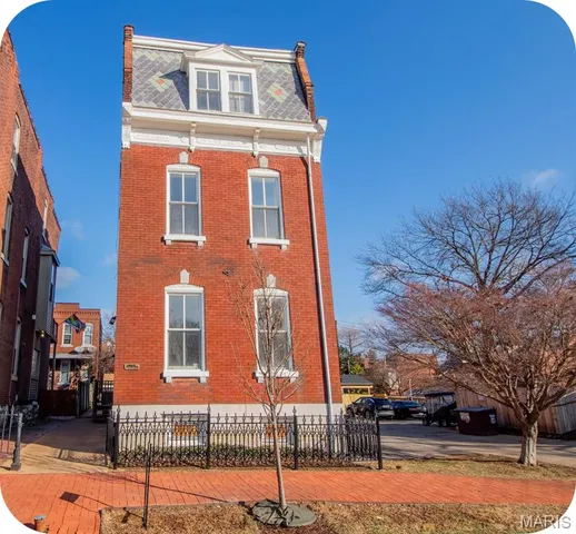 $449,900 | 915 Ann Avenue, St. Louis, MO 63104