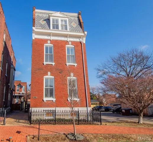 $449,900 | 915 Ann Avenue, St. Louis, MO 63104
