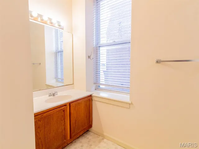 $449,900 | 915 Ann Avenue, St. Louis, MO 63104