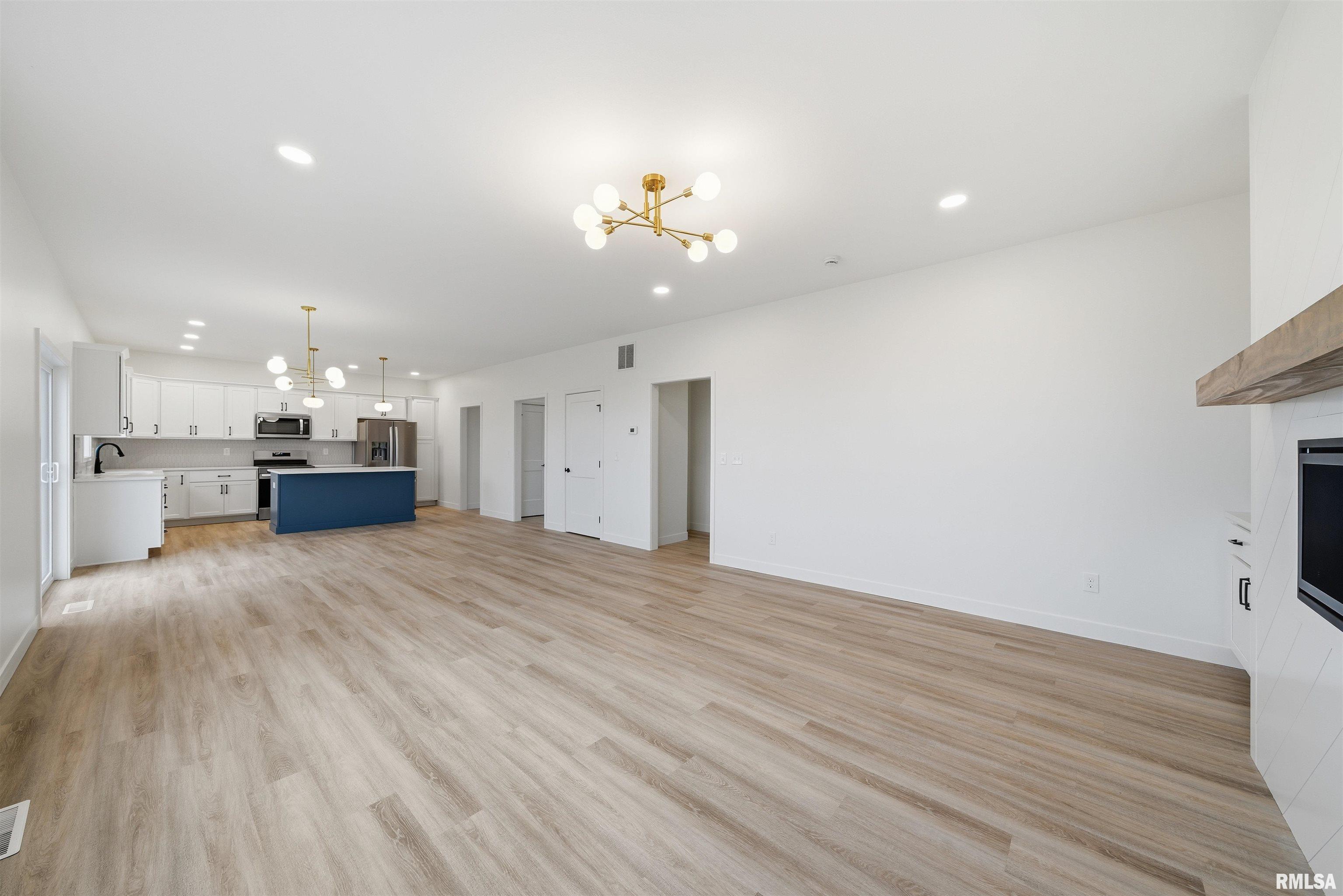 1617 Rustic Oak Drive Washington, IL 61571 - Photo 12 of 54