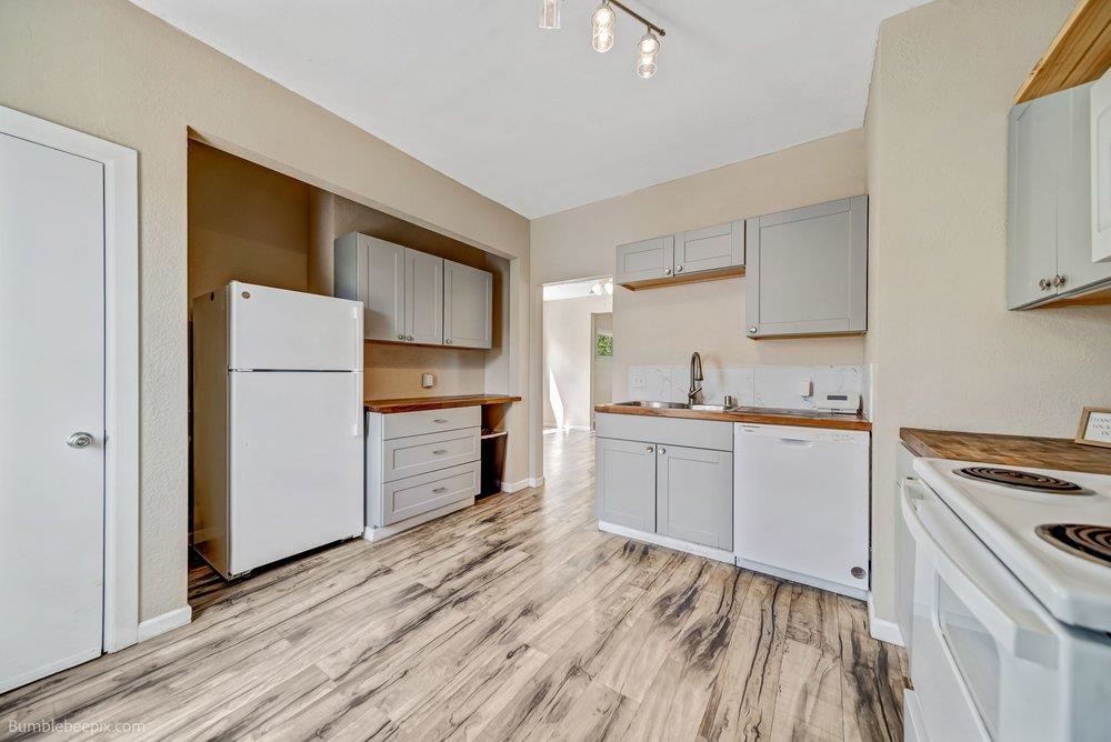 2023 West Sharp Avenue Spokane, WA 99201 - Photo 11 of 30