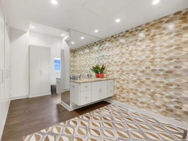 $1,150,000 | 230 Dwyer Avenue, Unit 701, San Antonio, TX 78204