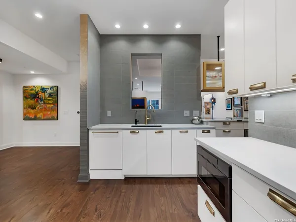 $1,150,000 | 230 Dwyer Avenue, Unit 701, San Antonio, TX 78204