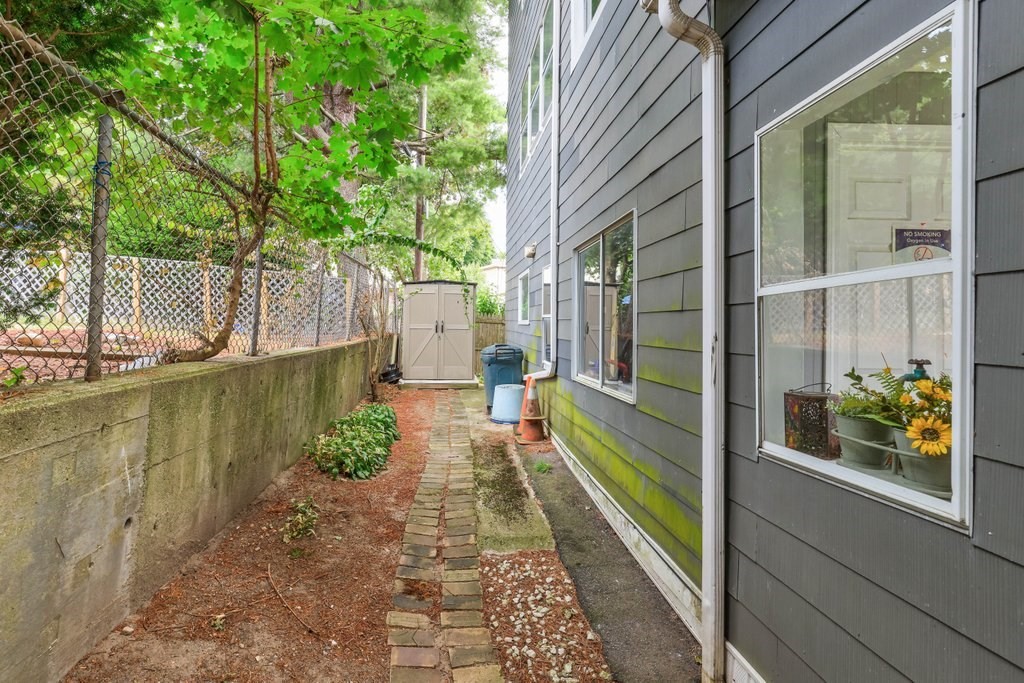 18 Burton Street Worcester, MA 01607 - Photo 5 of 42 Gallery Image 5