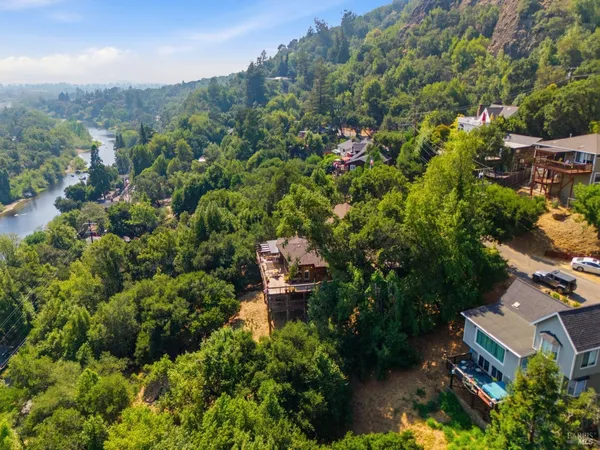 $950,000 | 2031 Madrone Avenue, Healdsburg, CA 95448