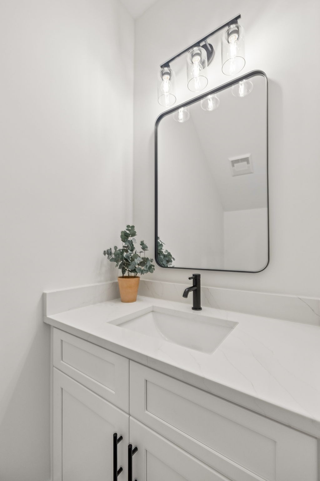 419 North Mabel Street Springfield, TN 37172 - Photo 14 of 34 a bathroom with a sink and a mirror