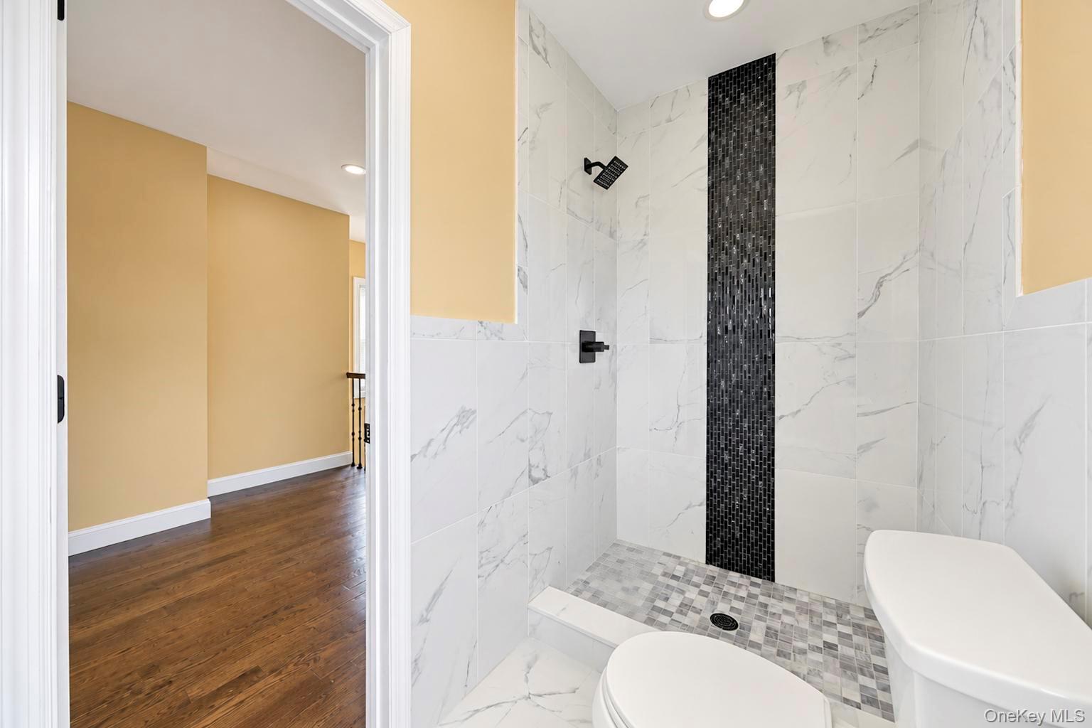 236 Plainview Road Hicksville, NY 11801 - Photo 17 of 24 Gallery Image 17