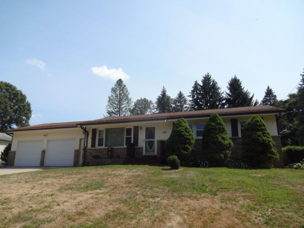 135 Highfield Road Battle Creek, MI 49017 - Photo 2 of 39 4459E60C-B908-44FF-BE05-BBB9E8BBAC4D