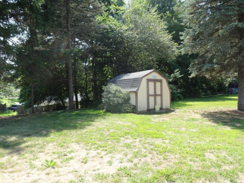 135 Highfield Road Battle Creek, MI 49017 - Photo 8 of 39 43DD6327-7BBA-42C3-8C07-35E9BD3DDBF7