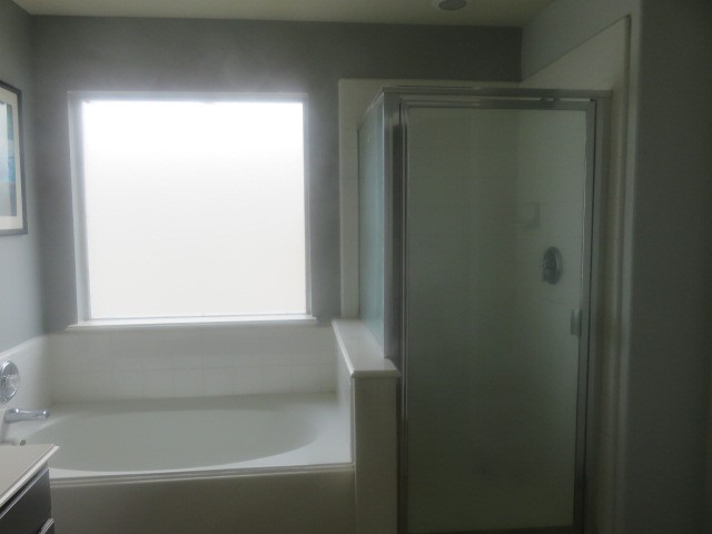 12127 Landsdown Ridge Way Humble, TX 77346 - Photo 21 of 35 a bathroom with a bathtub