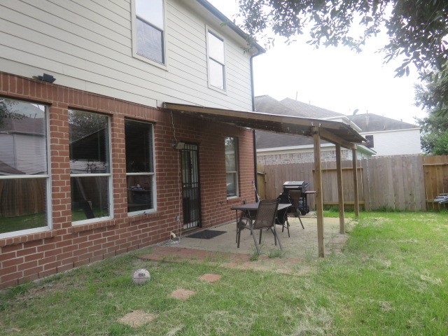 12127 Landsdown Ridge Way Humble, TX 77346 - Photo 32 of 35 a backyard of a house with table and chairs