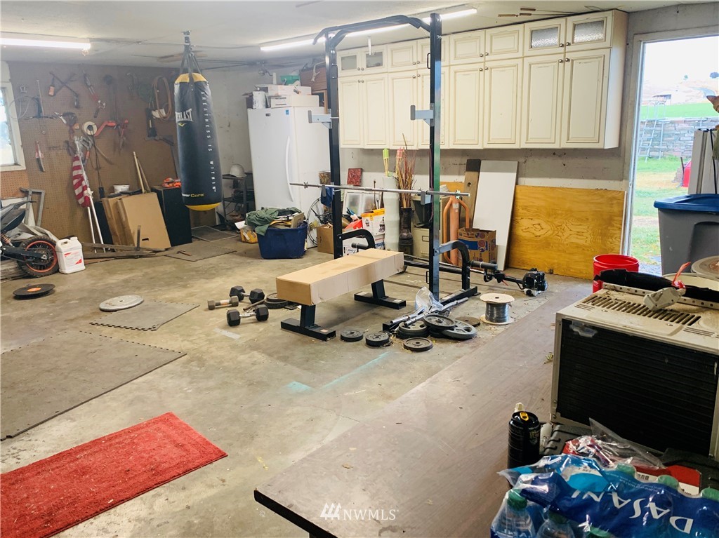 743 Locher Road Touchet, WA 99360 - Photo 16 of 33 a view of a room with gym equipment