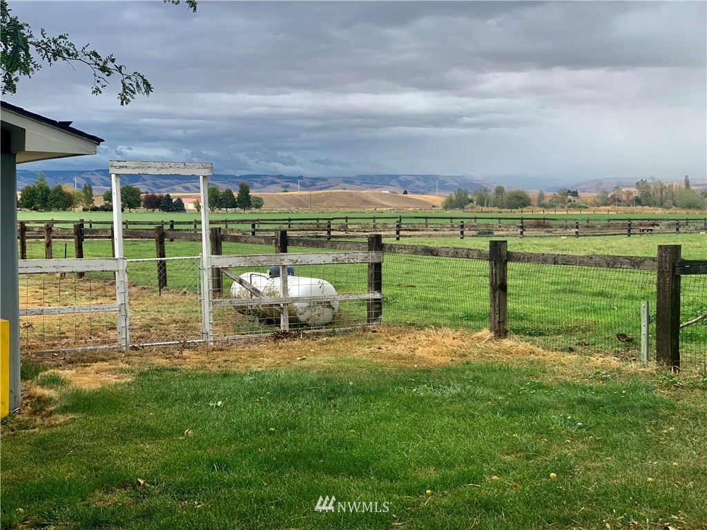 743 Locher Road Touchet, WA 99360 - Photo 20 of 33 a view of a garden with an outdoor space