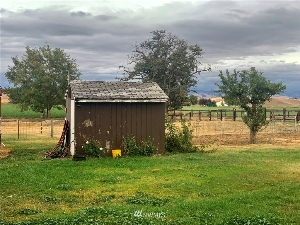 743 Locher Road Touchet, WA 99360 - Photo 21 of 33 a view of a garden